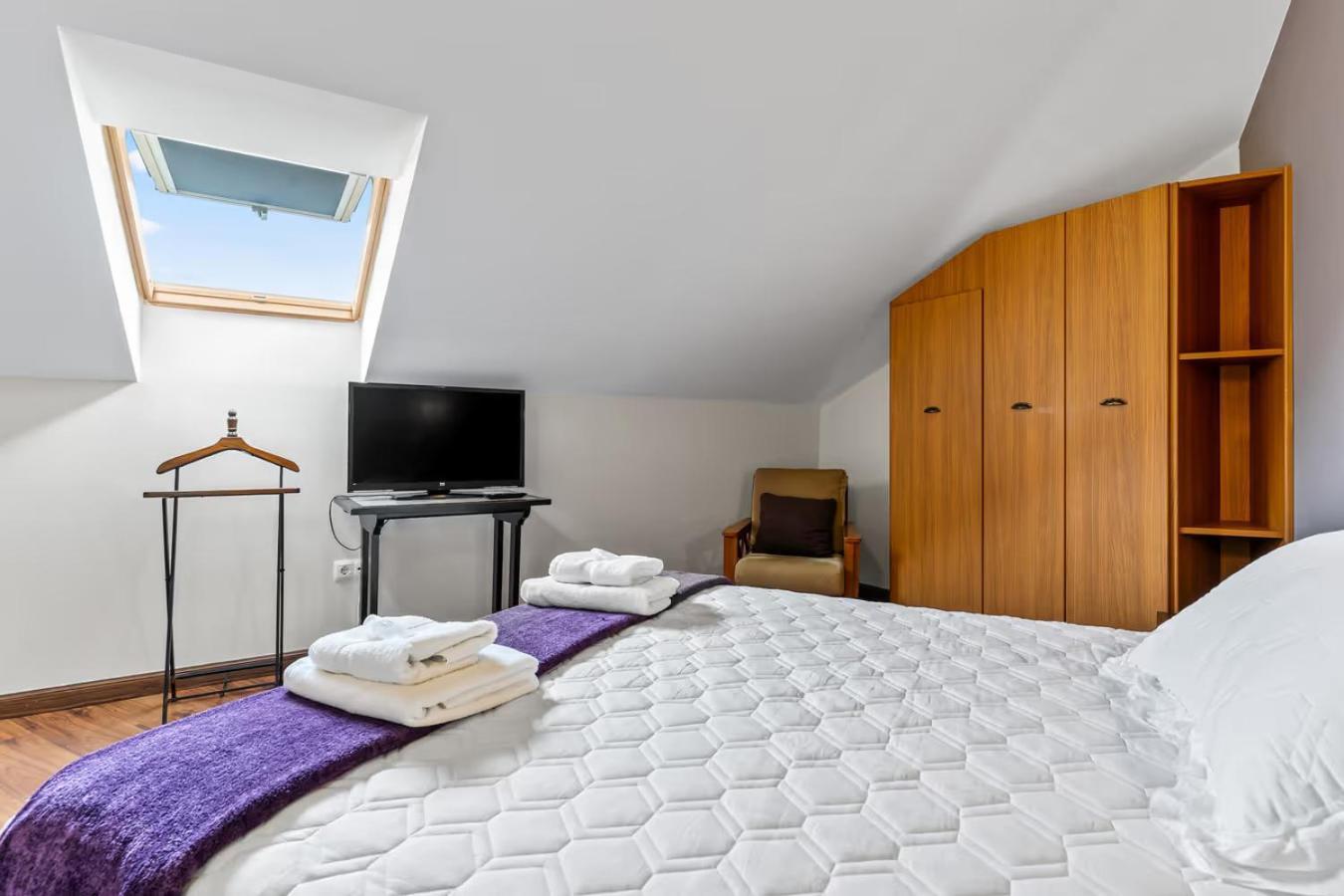 Apartamentos Turisticos As Cetareas Rinlo Habitación foto