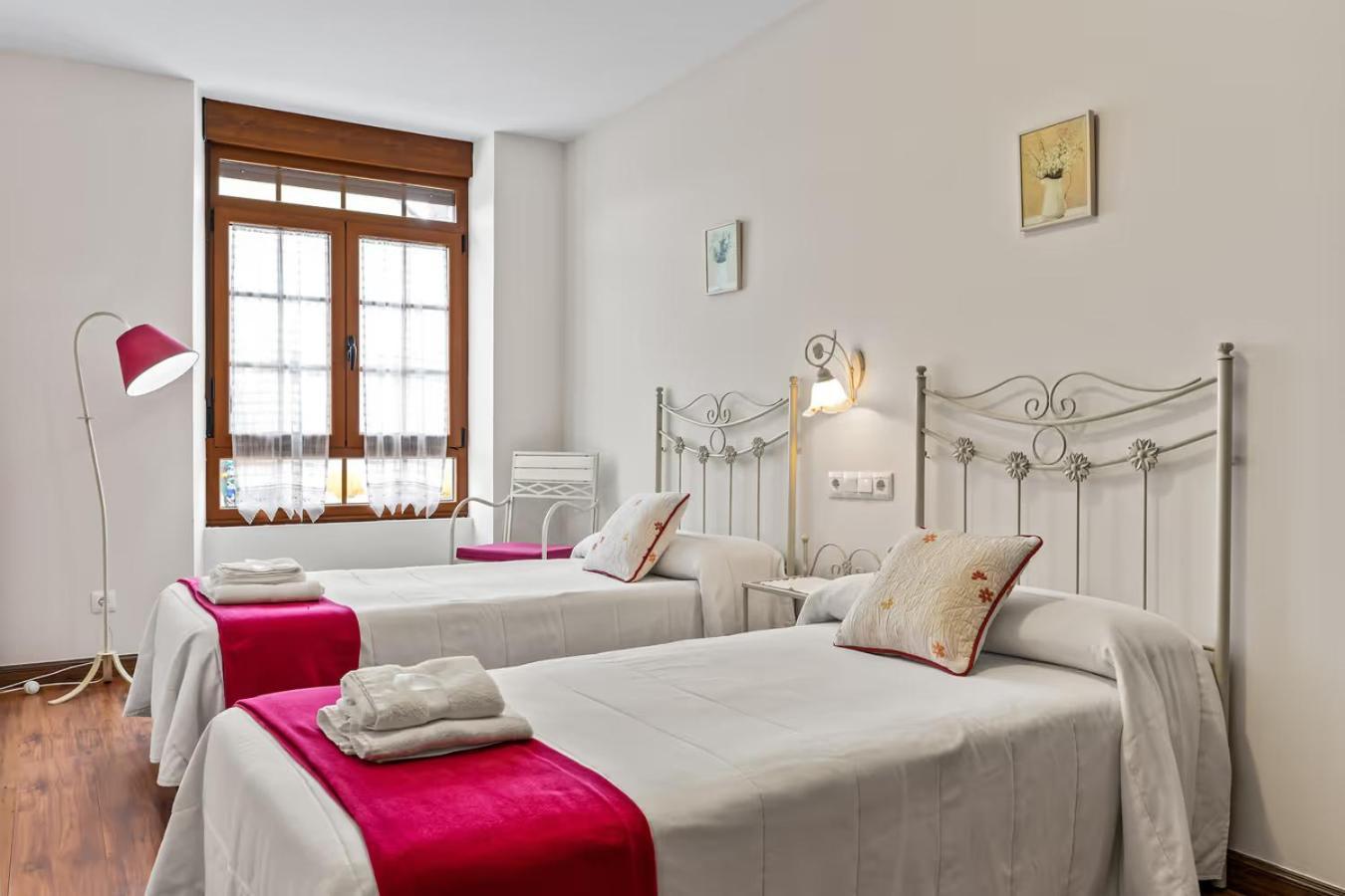 Apartamentos Turisticos As Cetareas Rinlo Habitación foto