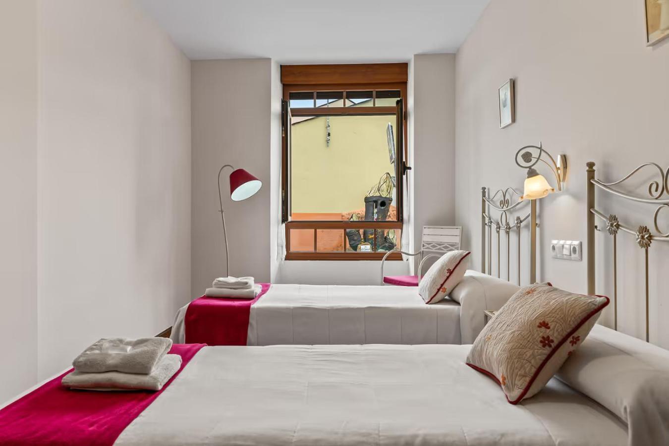 Apartamentos Turisticos As Cetareas Rinlo Habitación foto