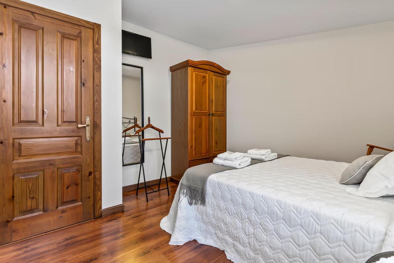 Apartamentos Turisticos As Cetareas Rinlo Habitación foto