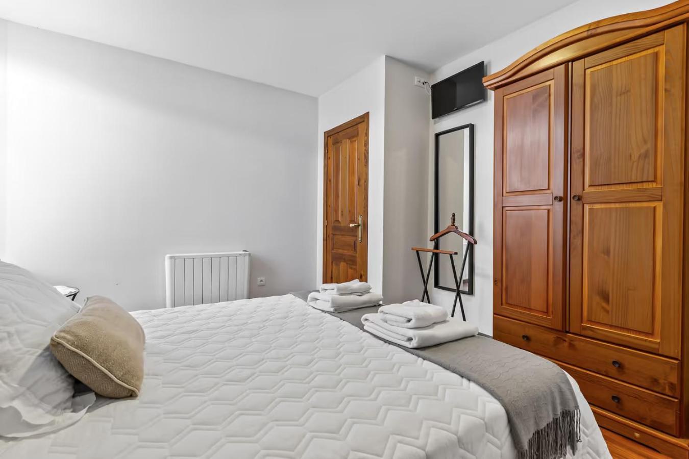 Apartamentos Turisticos As Cetareas Rinlo Habitación foto